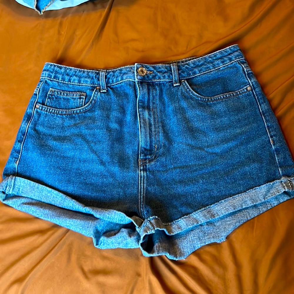 Forever 21 Denim Shorts Size 30